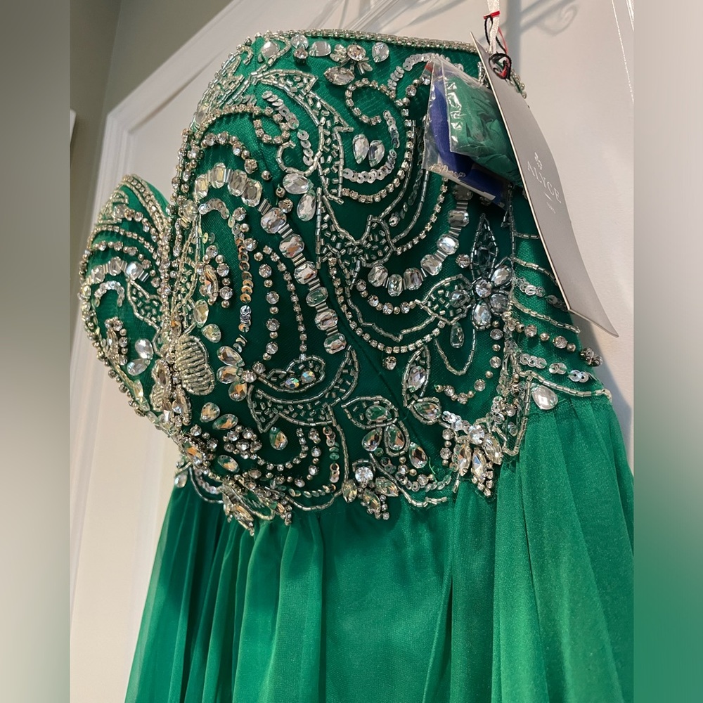 ALYCE Paris SIZE 8 Dress - Emerald Green with Crystal Detail - BRAND NEW